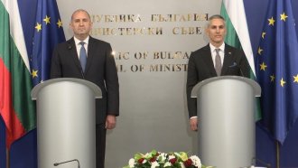 Служебният кабинет предаде властта на Румен Радев