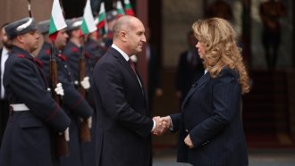 На живо: Президентът връчва мандат за съставяне на правителство на ПБ