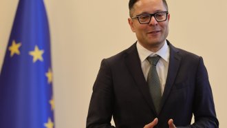 Правителството разработва пакет от 15 мерки срещу поскъпването на горивата