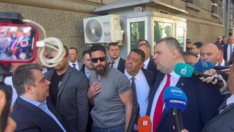 Баретиите вече не пазят Пеевски, охранява го само НСО