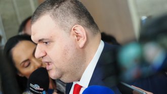 Пеевски сезира прокуратурата заради твърденията на ДБ за пътуванията му в чужбина