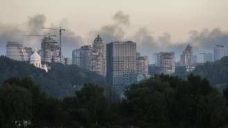 Най-малко четири жертви след руска атака с множество дронове и балистични ракети в Киев (обновена)
