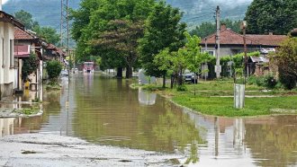 Ситуацията в Централна Северна България се нормализира, областите отстават под наблюдение