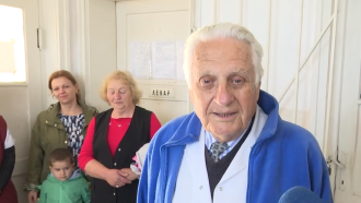 На 90 години личният лекар на село Скрът продължава да е на пост за своите пациенти