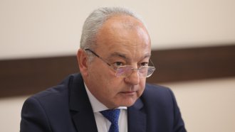 Финансовият министър обяви 10% съкращения в бюджетния сектор от 1 септември