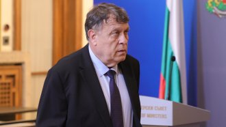 Образователният министър Георги Вълчев е възложил да проверят заместничката му