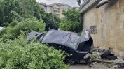 Кола с мигранти падна в подлез в Бургас след полицейска гонка
