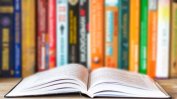 Много книги, малки тиражи и спад на читатели. Странните цифри между кориците