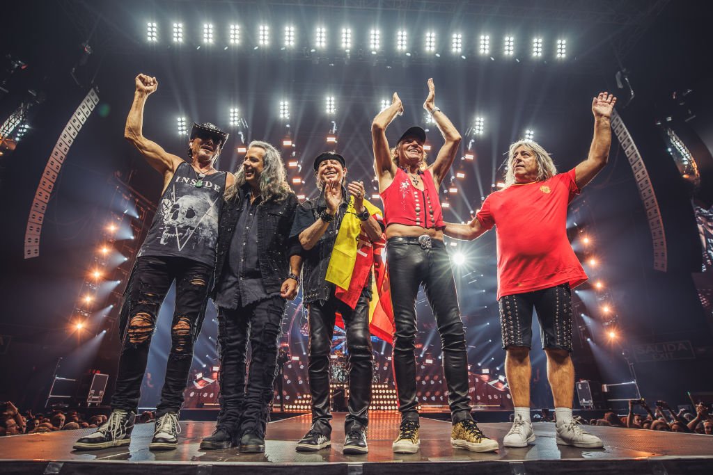 The Scorpions в София на 60: Рок енергия и подсвиркване на промяната