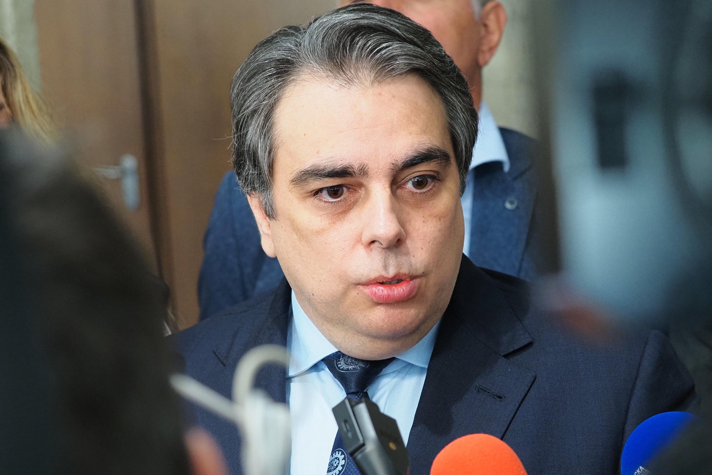Асен Василев: Защо Радев се оплаква от лошото наследство, като е в сглобка с ГЕРБ