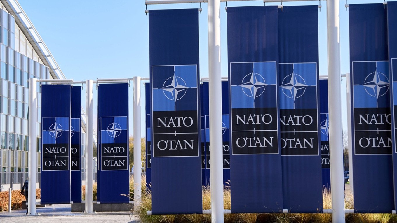 САЩ изтеглят от НАТО половината си крайцери и разрушители, една трета от F-16, всички разузнавателни самолети и дронове