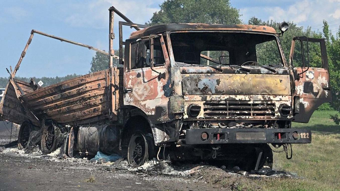 Украйна е нанесла от май насам 200 удара по бензиновози и камиони на "сухопътния мост" към Крим