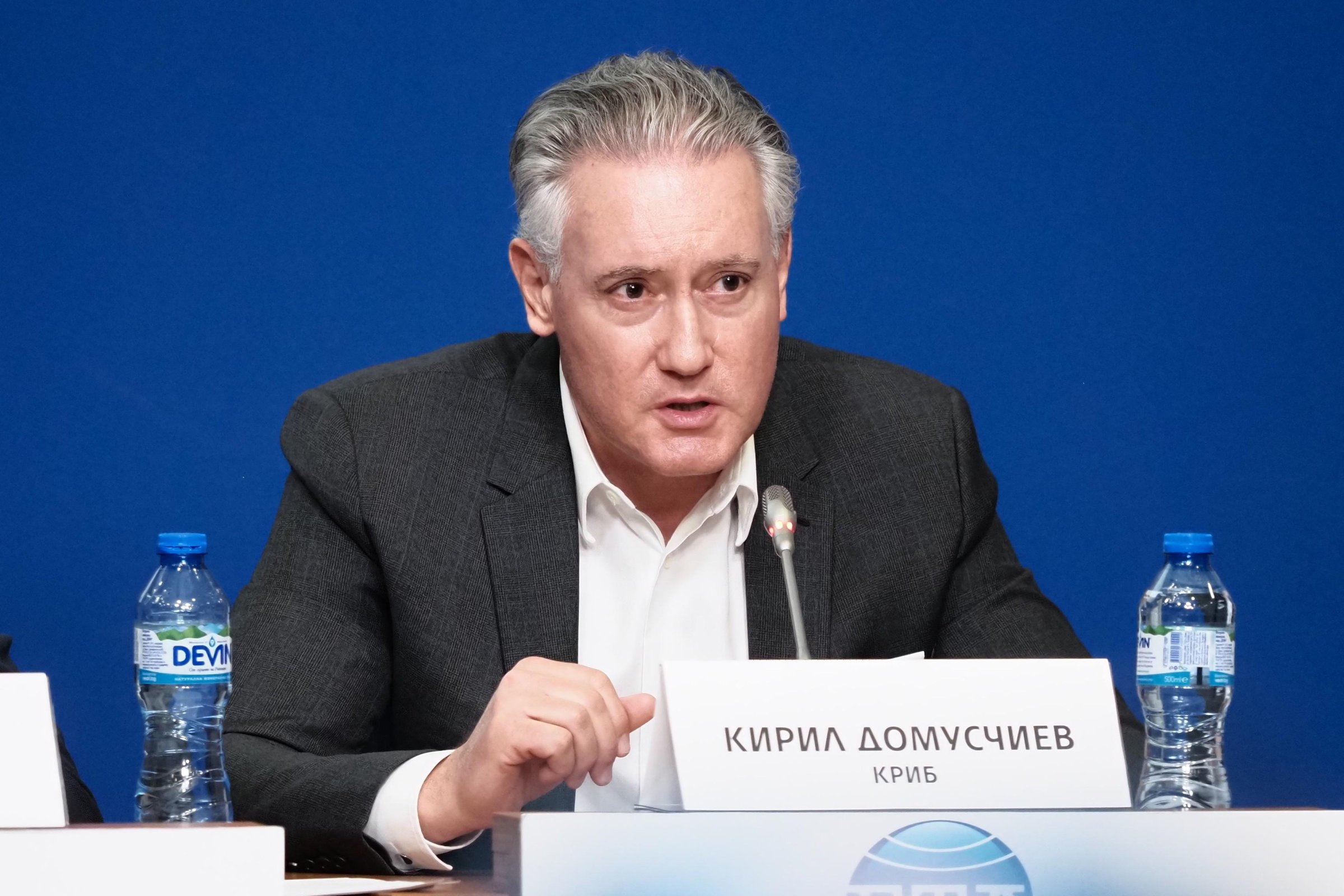 КРИБ: Държавните служители да плащат сами осигуровките си, без компенсация в заплатите