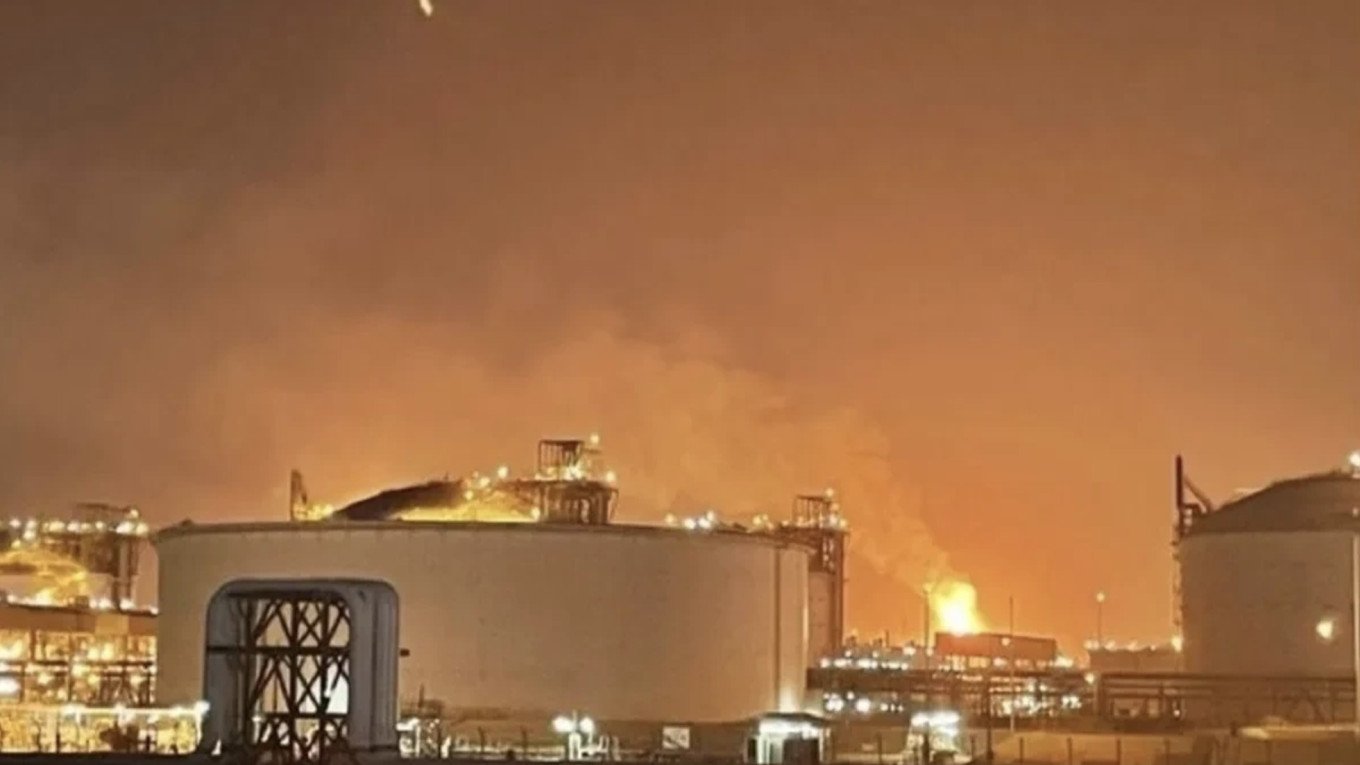 В най-големия в света център за производство на втечнен газ в Катар избухна експлозия