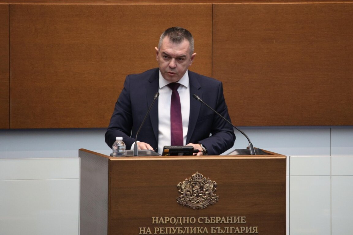 Радев нареди пъзела в спецслужбите: И шефът на военното разузнаване получи нов мандат