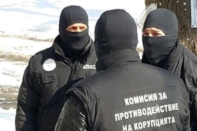 Спецслужбите, огромните подкупи и шпионирането на магистрати