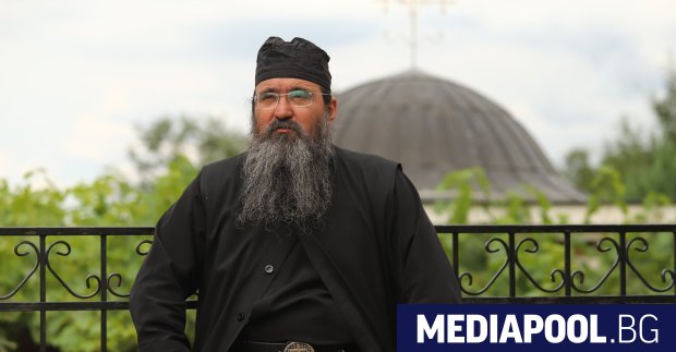 Архимандрит Никанор Вие още от избора на патриарх Даниил следите