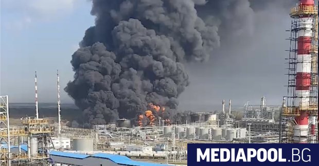 Украйна нанесе удари на още две петролни рафинерии в Русия