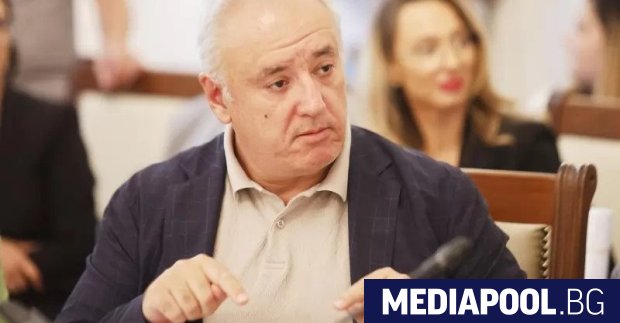 Заместник министърът на околната среда и водите Атанас Костадинов изненадващо