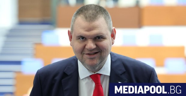 Всички членове на местната структура на ДПС в Нови пазар