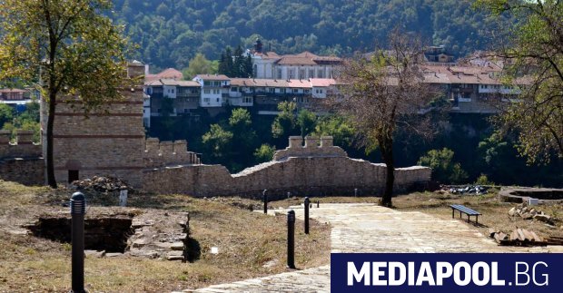 Във вторник Община Велико Търново официално пое управлението на архитектурно музейния