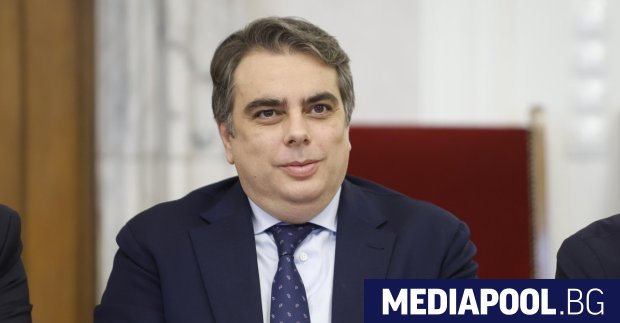 Председателят на Продължаваме промяната Асен Василев отрече партията му да