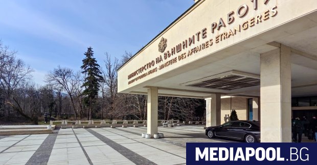 За достойно заплащане в Министерството на външните работи настояват служители