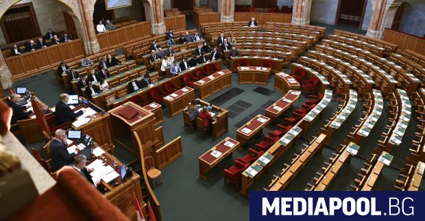 Унгарският парламент прие конституционна променя с която максималният мандат на