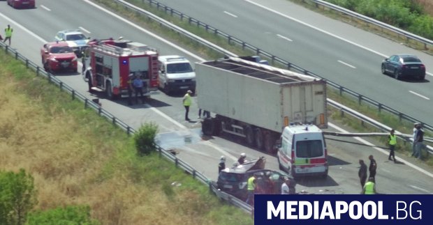 Шофьорът на тира причинил тежката катастрофа с три жертви на