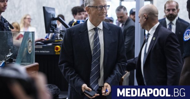 Съоснователят на Майкрософт Бил Гейтс свидетелства пред комисия на американския