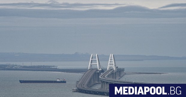 Украинска атака с дронове срещу влак на Кримския полуостров уби