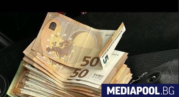 В повечето държави извън еврозоната гражданите подкрепят присъединяването към единната