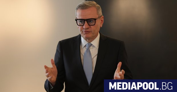 Според министъра на културата Евтим Милошев ръководството на Националния дворец
