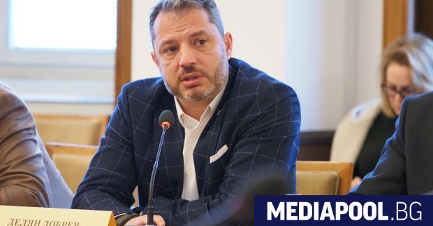 Делян Добрев официално подаде молбата си за напускане на парламента