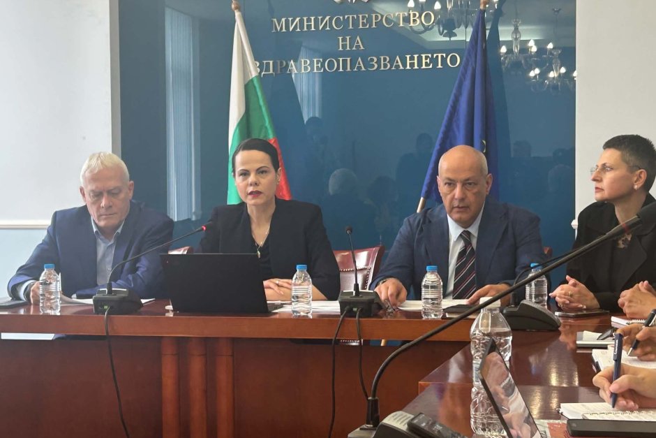 Министър Ивкова и екипът й представиха данни за финансовото състояние на болниците и мерки за подобряване на контрола.