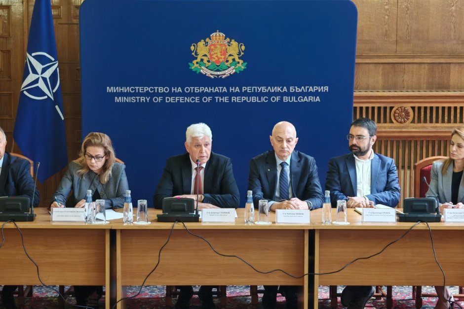 Димитър Стоянов представи екипа, с който ще работи в МО, сн. БГНЕС