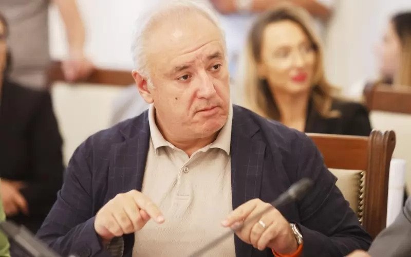 Заместник-министърът на екологията Атанас Костадинов е уволнен. Министерският съвет не съобщи за отстраняването му, мотивите са неясни. Сн.БГНЕС