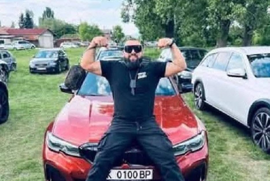 Единият от шофьорите от смъртоносната гонка в София е свързван с "Калашниците"