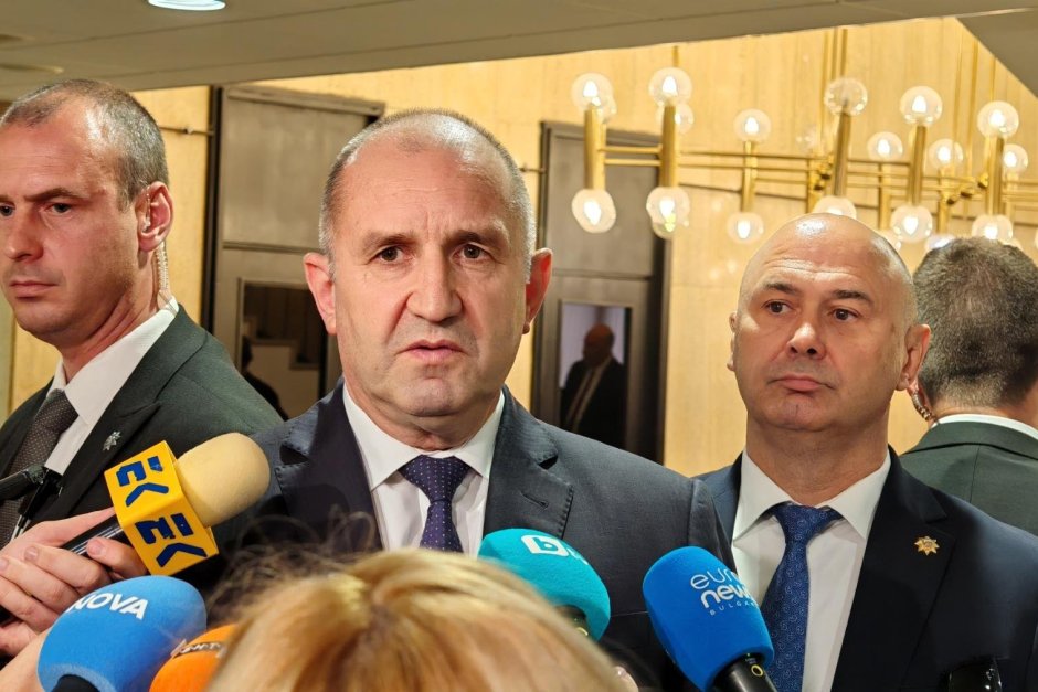 Румен Радев говори пред журналисти, сн. БГНЕС