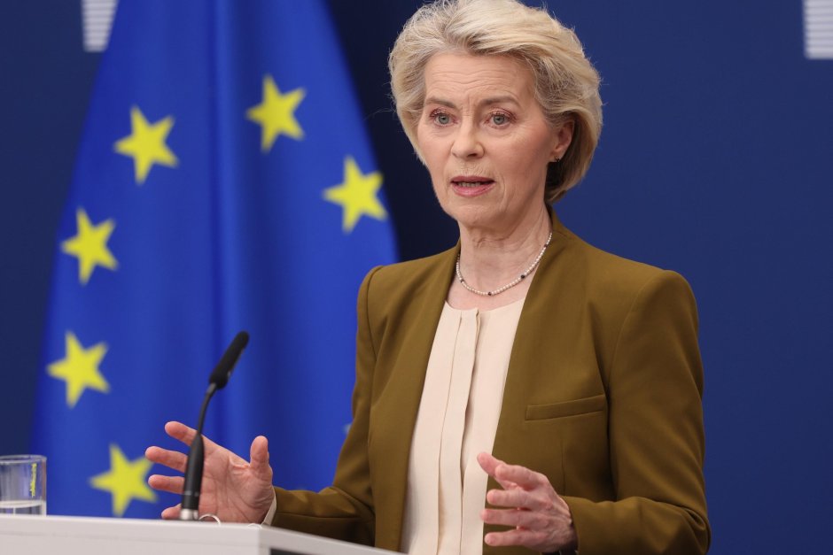 Урсула фон дер Лайен представя днес в Брюксел новия пакет санкции срещу Русия, сн. ЕПА/БГНЕС