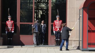 ГЕРБ хвърлят въдица за  обща дясна президентска кандидатура, от ПП смъмриха ген. Атанасов, че издал Гюров