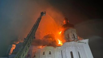 Пожар в Киево-Печорската лавра и 10 жертви при руски удари срещу Украйна