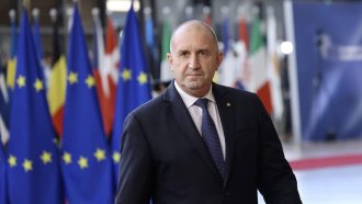 България няма да се простреля в крака. Радев спасява от европейски санкции и Вагит Алекперов