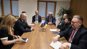Среща Зеленски-Радев: Символно мълчание за спирането на военната помощ