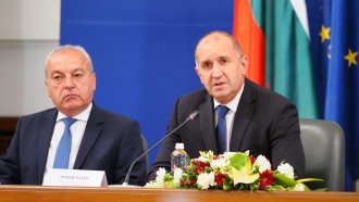 Властта и търговските вериги обявиха 15% намаление на цените