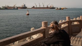 САЩ удариха Иран след атака срещу товарен кораб в Ормузкия проток