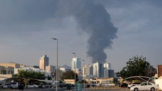 Израел нанася удари срещу цели в Иран и няма намерение да ог
