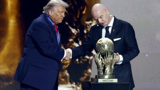 Тръмп и Инфантино ще връчат трофея на световния футболен шампион