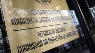 КЗК проверява сигнала за натиск над фермерите да продават по