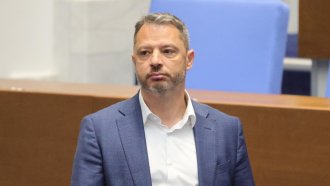 Делян Добрев напуска парламента. Отново